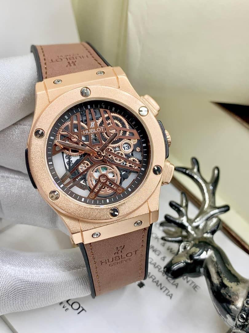 Luxury Transparent Watches – Luxury Timepiece with Automotive-Inspired Design