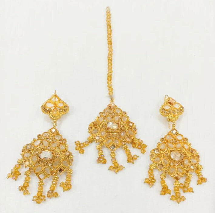 Pair Of Earrings With Tikka