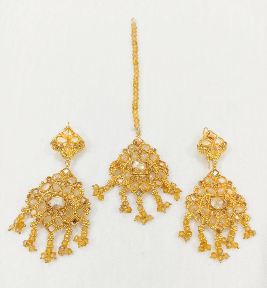 Pair Of Earrings With Tikka